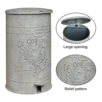 Rustic Farmhouse Decor Trash Can with Lid and Pedal Retro Handmade Distressed Design Rooster Pattern Round Garbage Cans Recycling Waste Bin for Home Patio Yard Bathroom Kitchen Garden Living Room Park