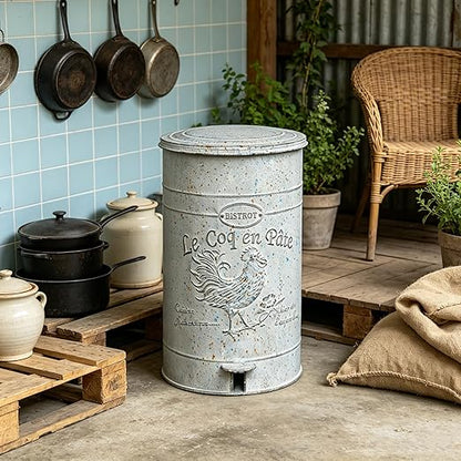 Rustic Farmhouse Decor Trash Can with Lid and Pedal Retro Handmade Distressed Design Rooster Pattern Round Garbage Cans Recycling Waste Bin for Home Patio Yard Bathroom Kitchen Garden Living Room Park