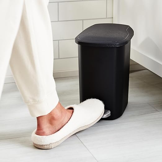 Amazon Basics Compact Plastic Bathroom Trash Can with Soft-Close Lid, Hands-Free Foot Pedal, Removable Inner Bucket, 6L / 1.6 Gallon, Black