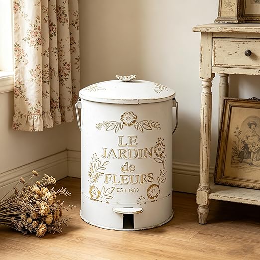 Rustic Farmhouse Decor Trash Can with Lid and Pedal Retro Handmade Distressed Design Pattern Round Garbage Cans Recycling Waste Bin for Home Patio Yard Bathroom Kitchen Garden Living Room White&Gold