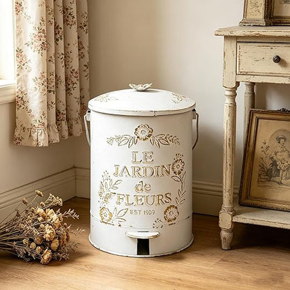 Rustic Farmhouse Decor Trash Can with Lid and Pedal Retro Handmade Distressed Design Pattern Round Garbage Cans Recycling Waste Bin for Home Patio Yard Bathroom Kitchen Garden Living Room White&Gold