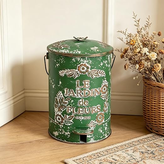 Rustic Farmhouse Decor Trash Can with Lid and Pedal Retro Handmade Distressed Design Pattern Round Garbage Cans Recycling Waste Bin for Home Patio Yard Bathroom Kitchen Garden Living Room Green