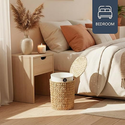 Coeusy 4 Gallon Wicker Trash Can with Lid, Small Bathroom Trash Can, Water Hyacinth Woven Waste Basket, Rattan Boho Decorative Garbage Can with Removable Liner for Bedroom, Home Office (Round,Natural)
