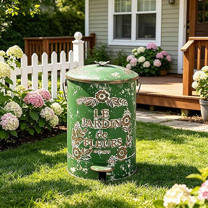 Rustic Farmhouse Decor Trash Can with Lid and Pedal Retro Handmade Distressed Design Pattern Round Garbage Cans Recycling Waste Bin for Home Patio Yard Bathroom Kitchen Garden Living Room Green